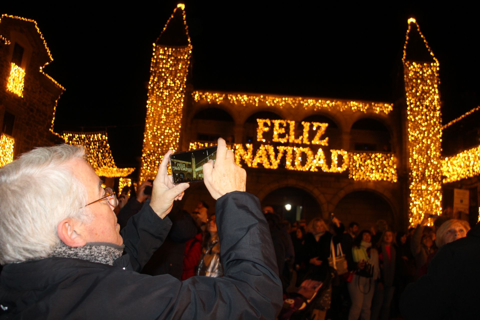 GALERÍA | Encendido del alumbrado navideño en Puebla de Sanabria