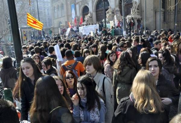 Imágenes de la jornada de huelga estudiantil en Zaragoza