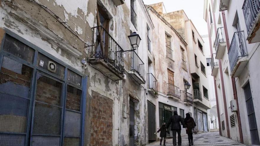 El PSOE denuncia que 1 de cada 4 edificios del casco antiguo de Badajoz está en mal estado