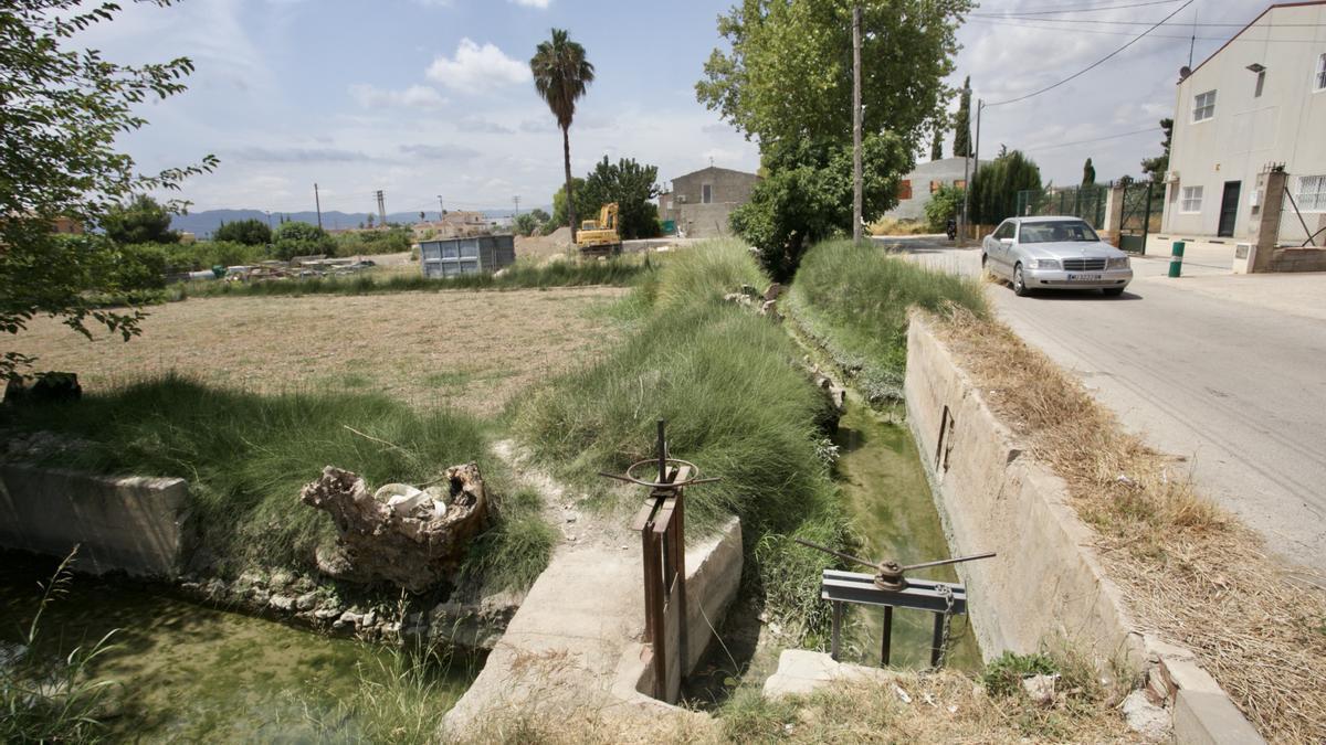 Imagen tomada ayer de la acequia Casteliche a su paso por la pedanía de Montaegudo.