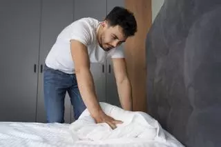 El truco para doblar la sábana bajera y que no ocupe nada de espacio