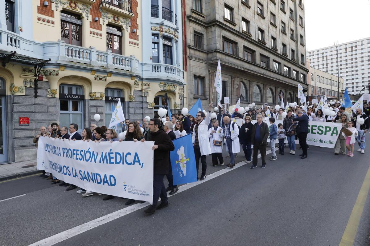 Así fue la manifestación de los médicos asturianos en Oviedo