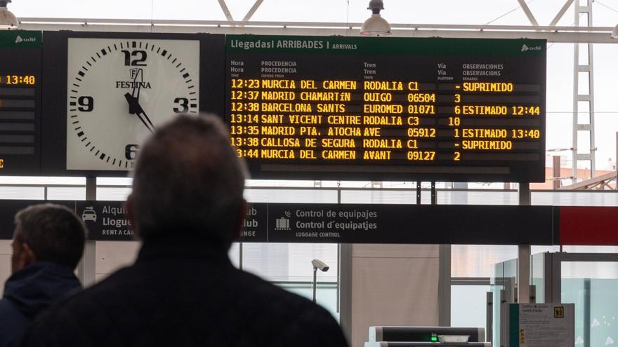 Normalidad en Alicante en la huelga de trenes de Renfe