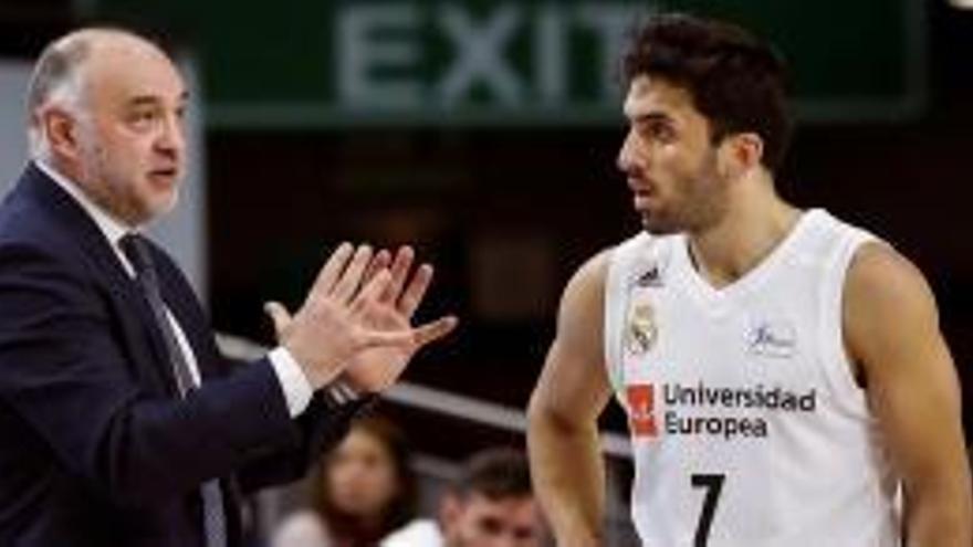 Pablo Laso conversa con Campazzo.