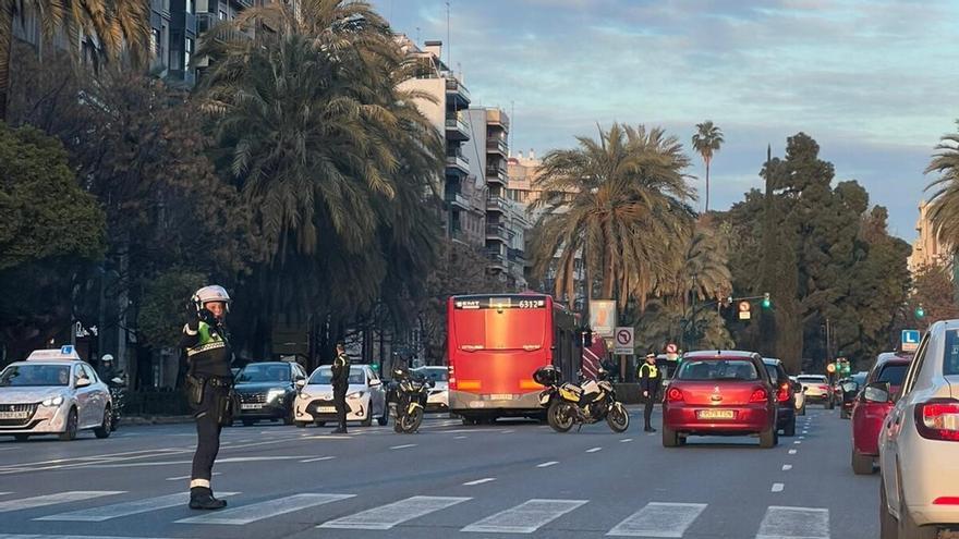 Seis heridos leves en un accidente de un autobús de la EMT en València