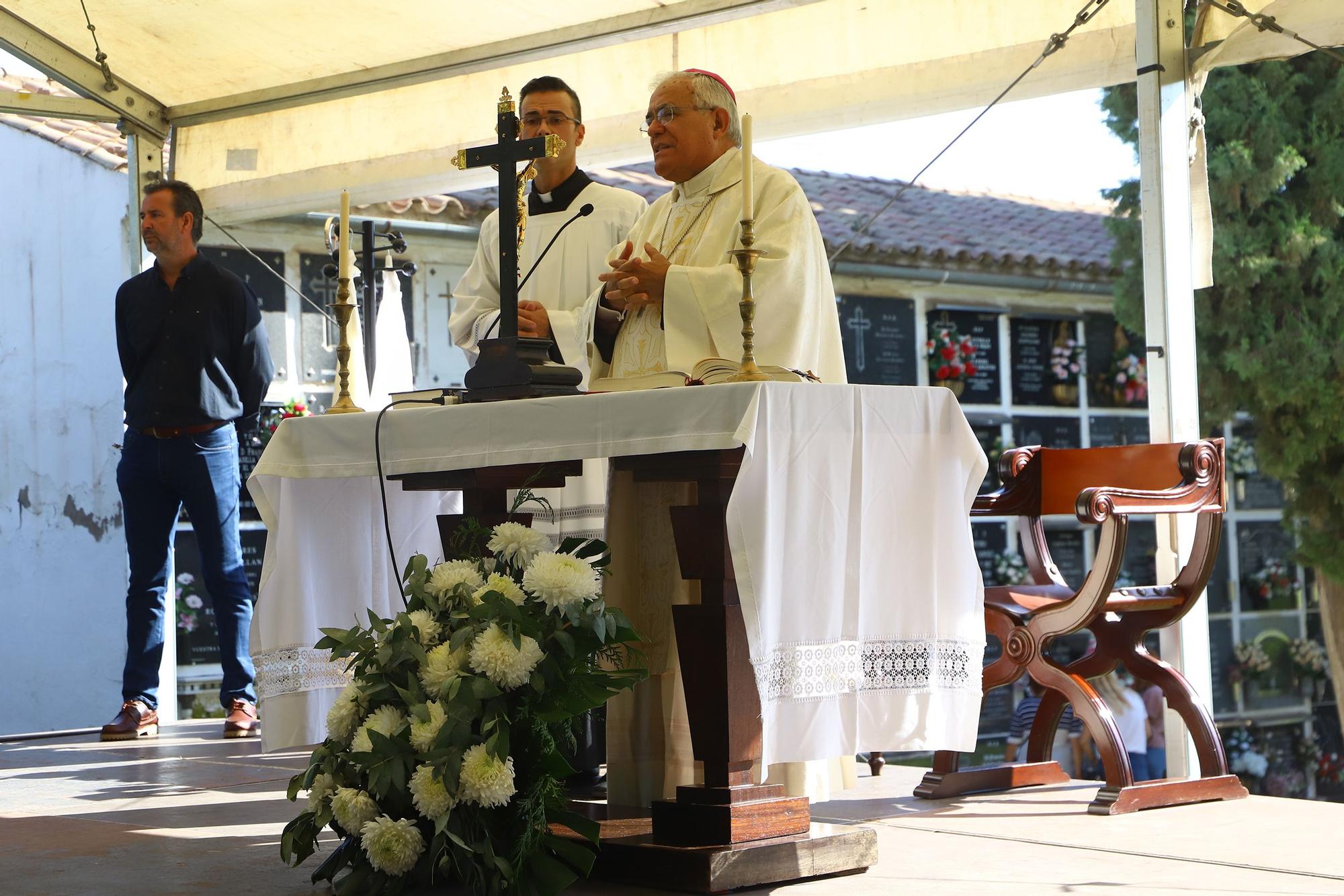 Los cementerios cordobeses cobran vida por el día de Todos los Santos