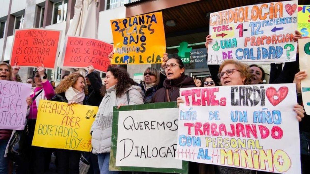 Cacerolada de los sanitarios cacereños.