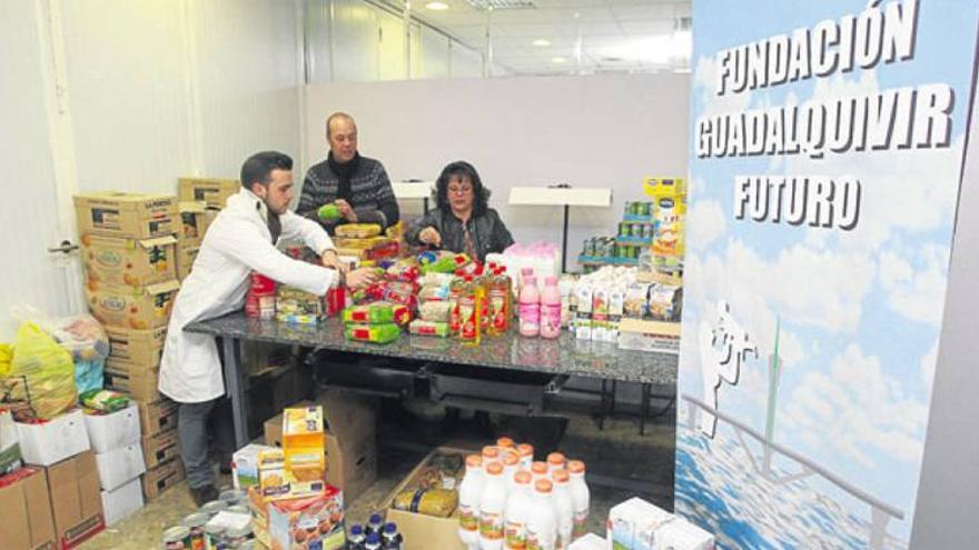 Las AAVV ya ayudan con comida a cientos de familias en barrios