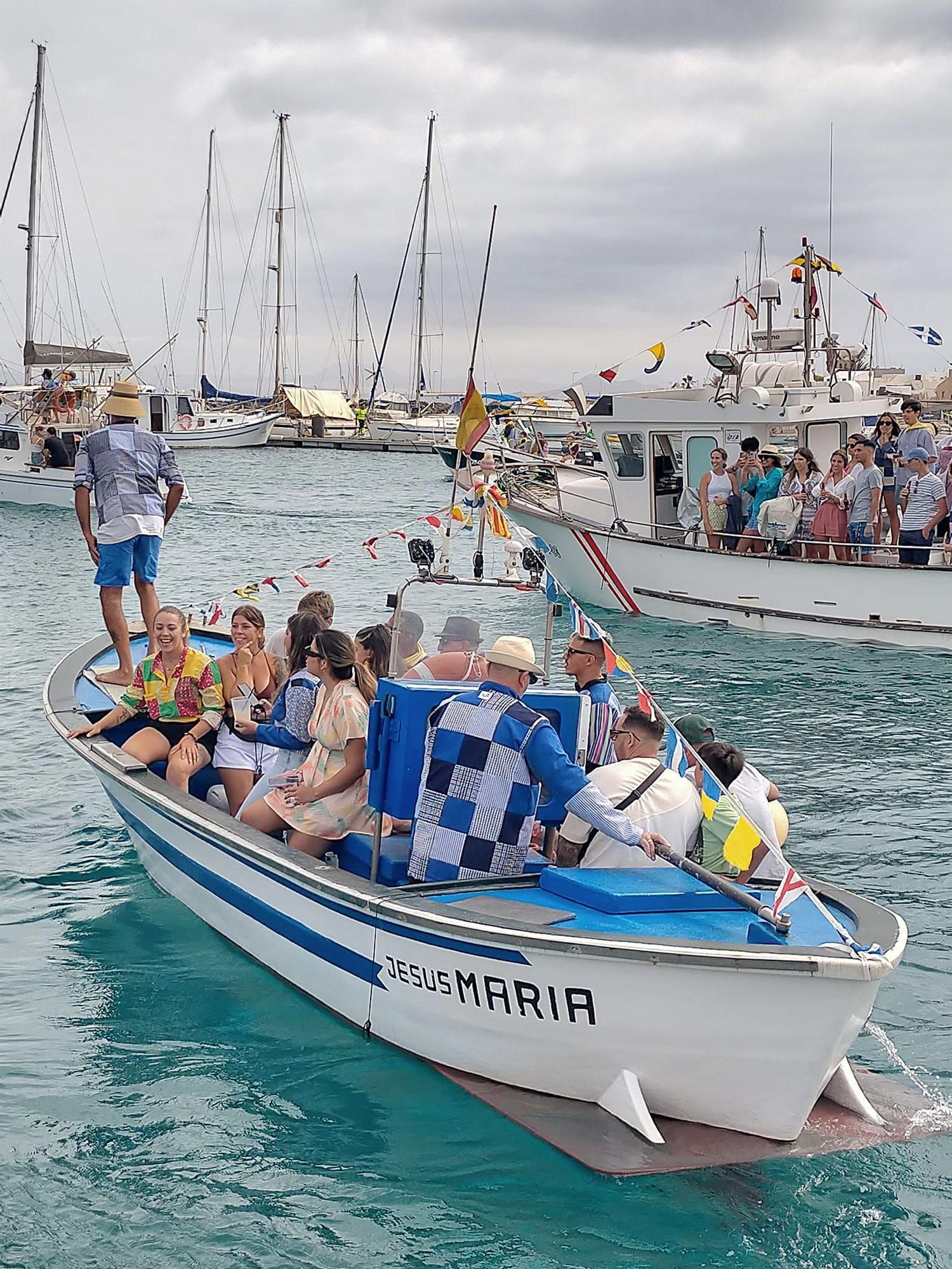 La Graciosa pasea a la Virgen del Carmen