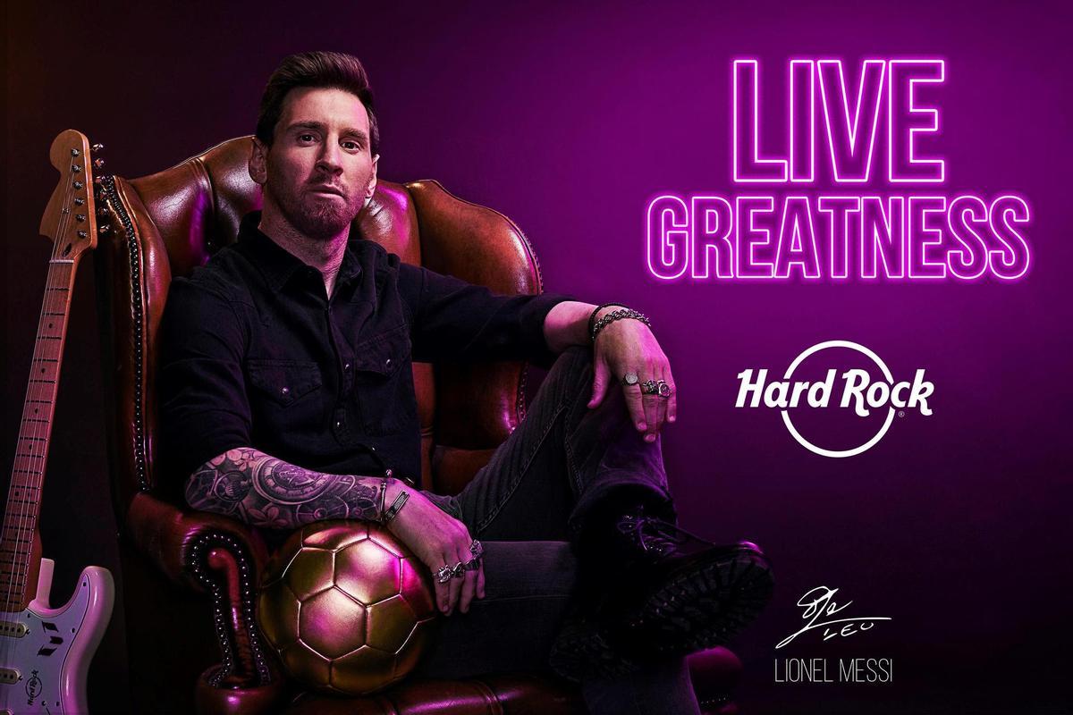 Messi, amb pilota i guitarra, nova imatge de Hard Rock Cafè Messi, amb pilota i guitarra, nova imatge de Hard Rock Cafè