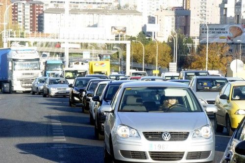 Apoyo a los afectados por el desalojo del ofimático entre un amplio despliegue policial