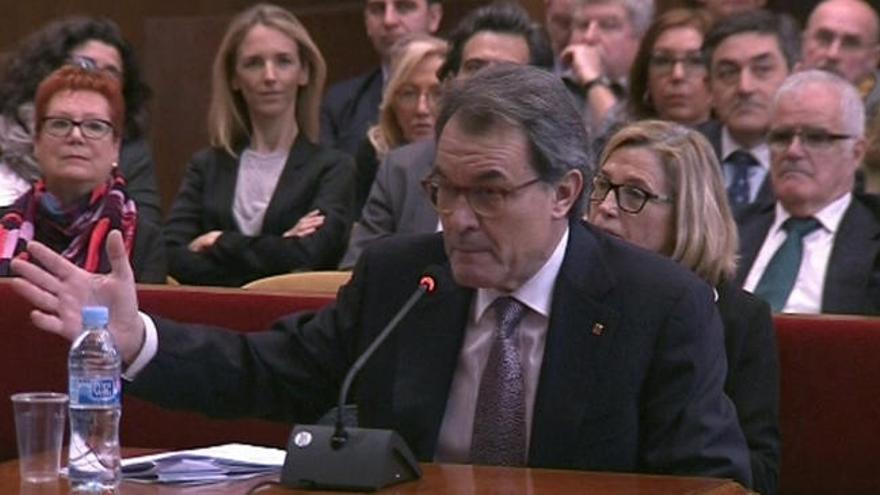 Artur Mas, en el banquillo por la consulta del 9N