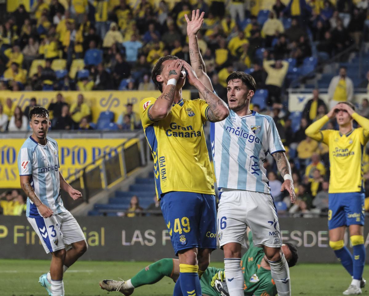 El lamento de Iker Bravo, ayer, en la recta final de la contienda.