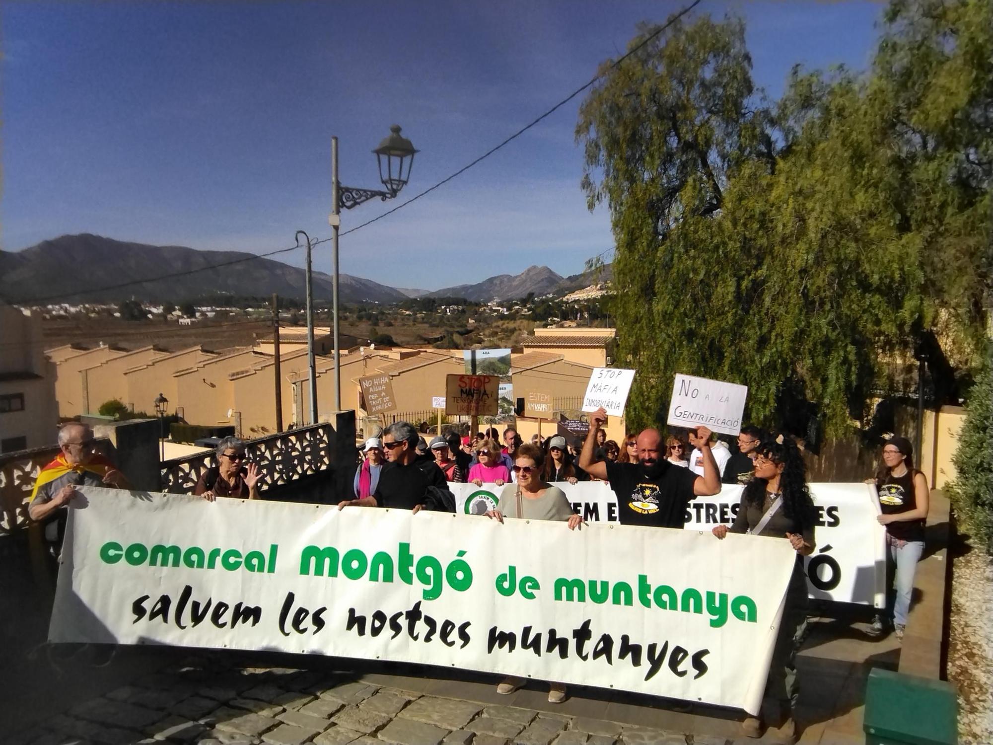 Así ha sido la masiva manifestación de Llíber contra el PAI de 488 casas (imágenes)