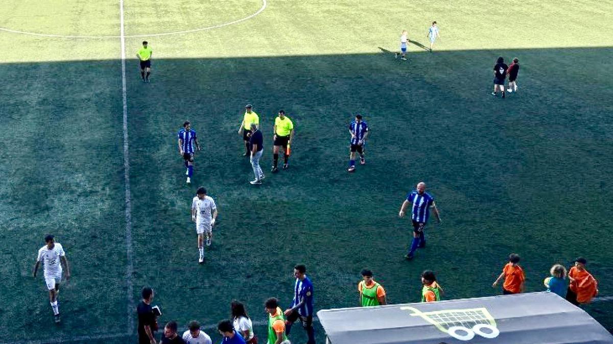 Un momento del partido del CD Olímpic contra el Tadher en La Murta