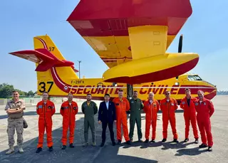 Llegan a Santiago los aviones cisterna enviados por la UE para reforzar la lucha contra los incendios
