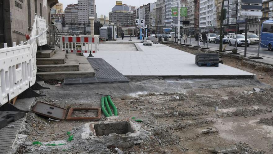 La obra de la plaza de Ourense que el Concello preveía acabar en diciembre continúa parada