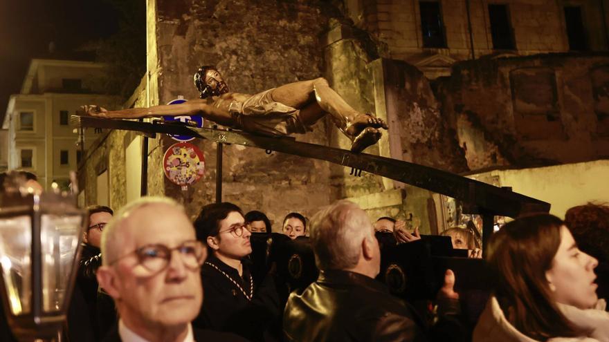 EN IMÁGENES: Vía Crucis de la Junta de Hermandades y Cofradías de Oviedo