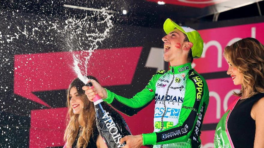 Ciccone, maglia rosa, celebra, ayer, el triunfo de etapa en Sestola.