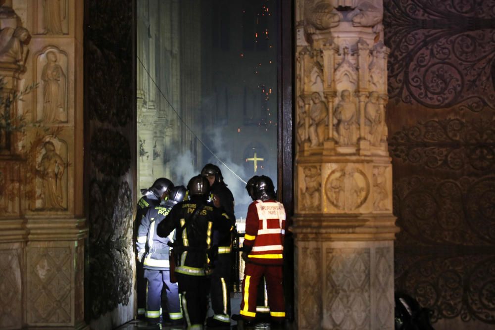 Grave incendio en la catedral de Notre-Dame