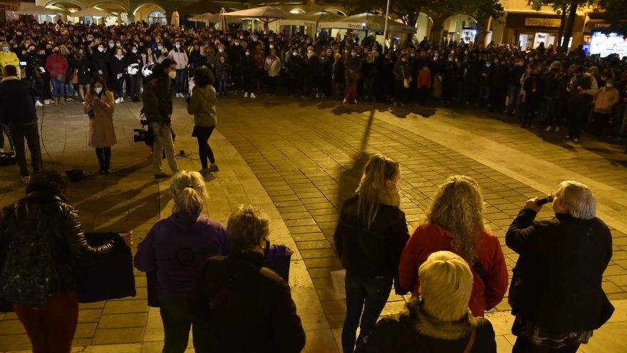 Clam a Igualada contra la violació d'una jove. Oscar Bayona