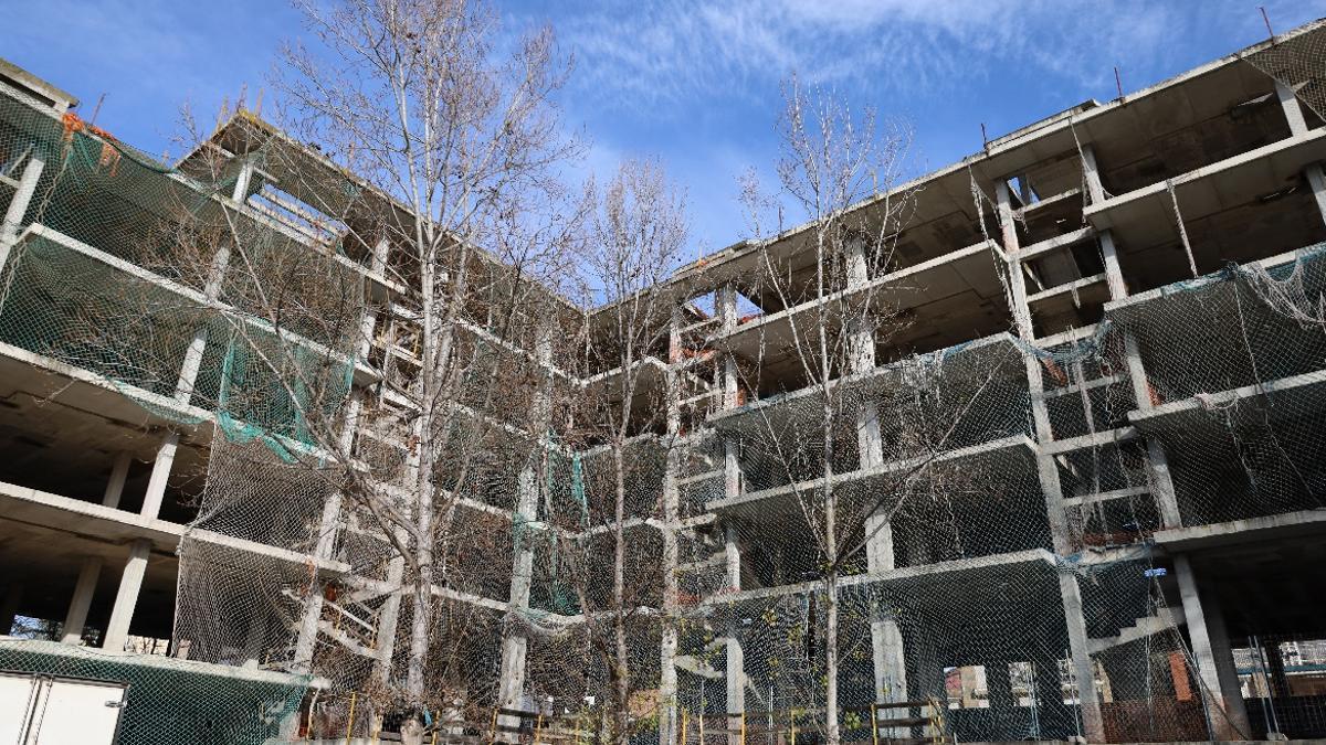 L'edificació d'habitatges a mig fer al carrer Verge del Pilar que ha comprat l'Ajuntament