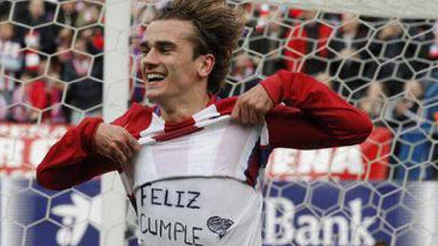 Sancionan a Griezmann por felicitar a su mujer