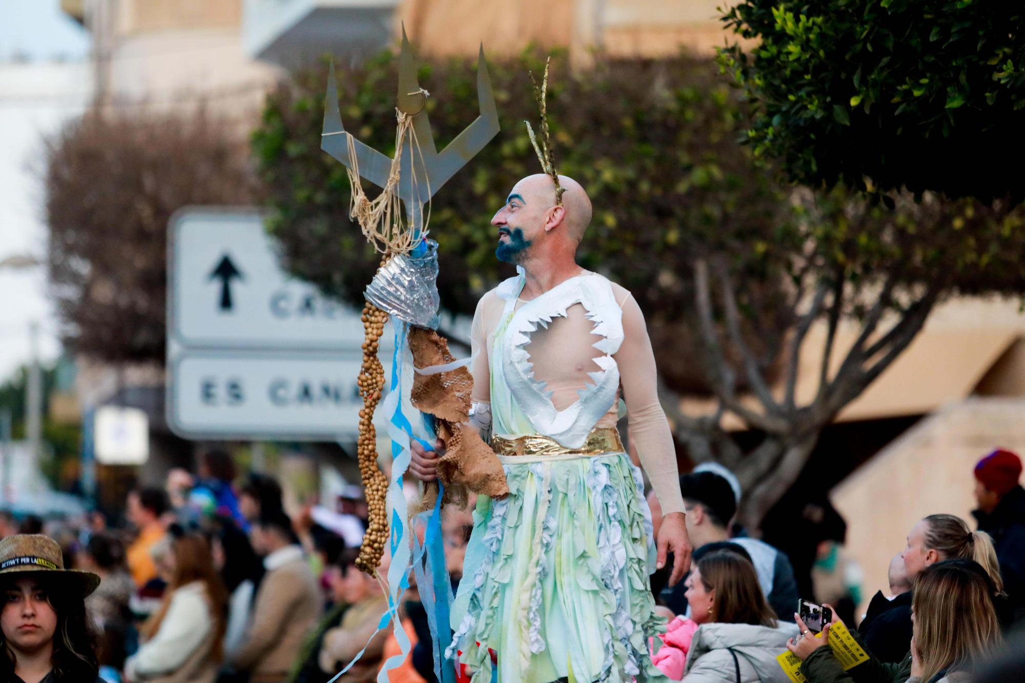 Todas las imágenes de la rúa de carnaval 2023 en Santa Eulària