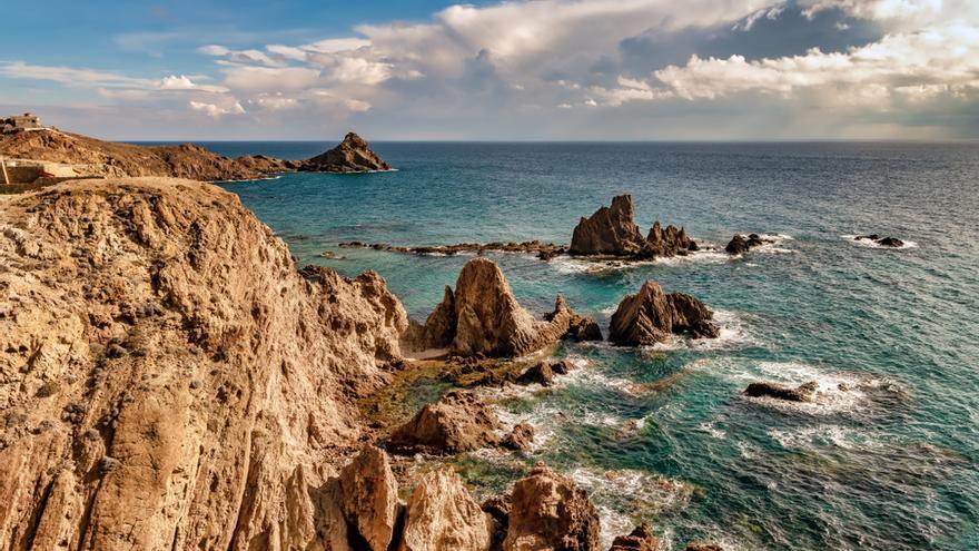 Una espectacular imagen de la costa en Cabo de Gata.
