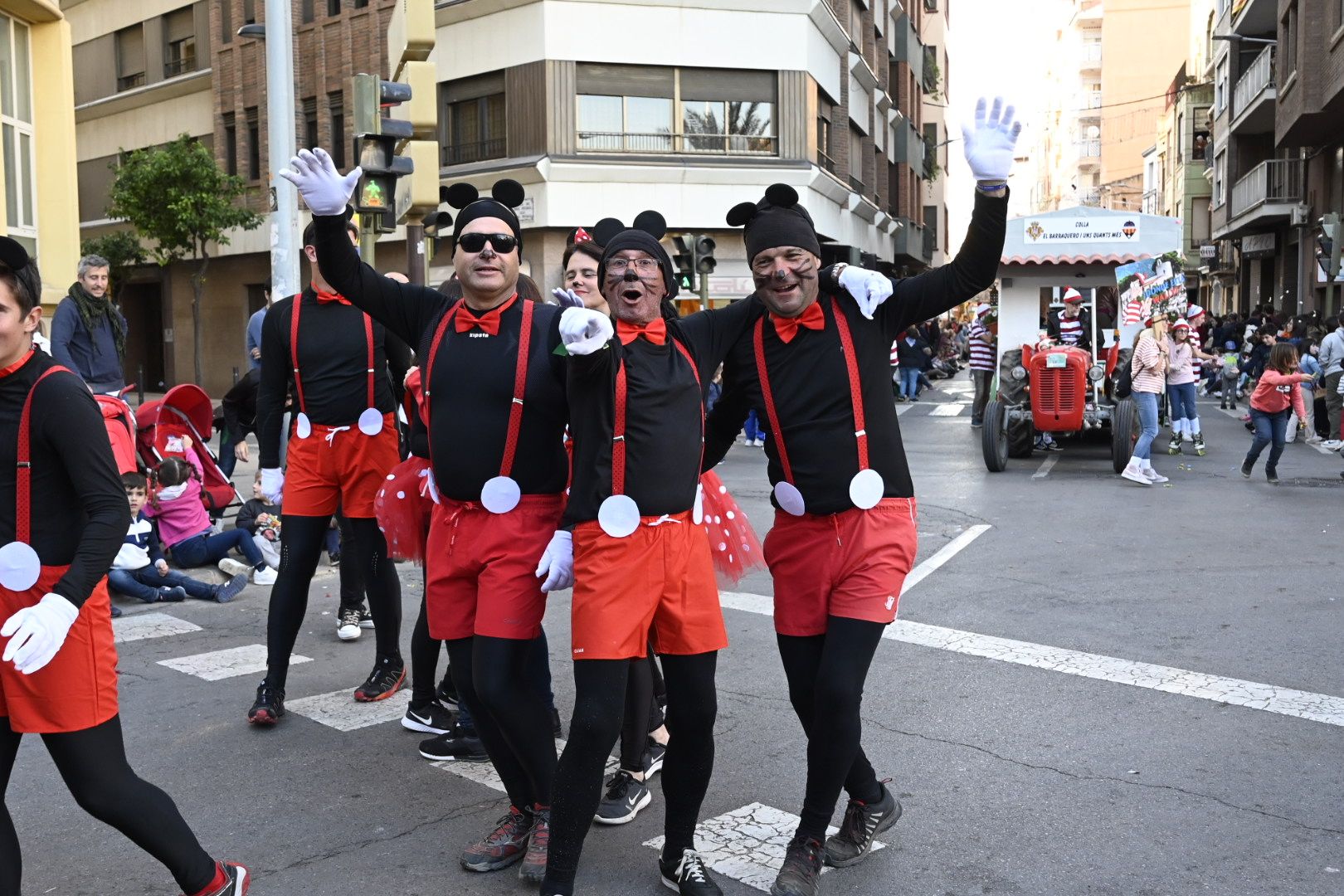 Desfile de collas y carros