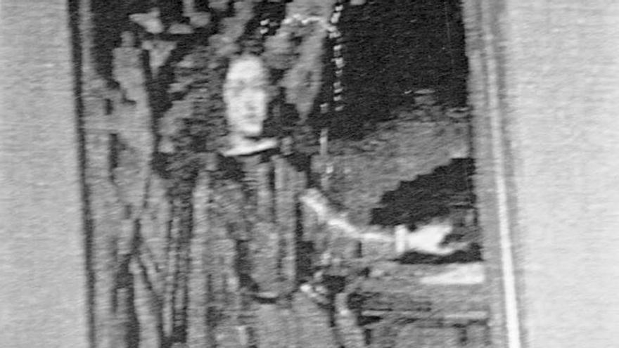 Retrato de la obra de Carlos II, en Siero, en una foto antigua.