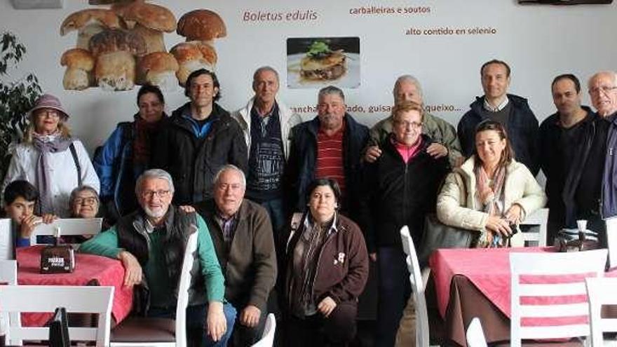 Miembros de A Zarrota de Vigo que visitaron Celanova  // Fdv