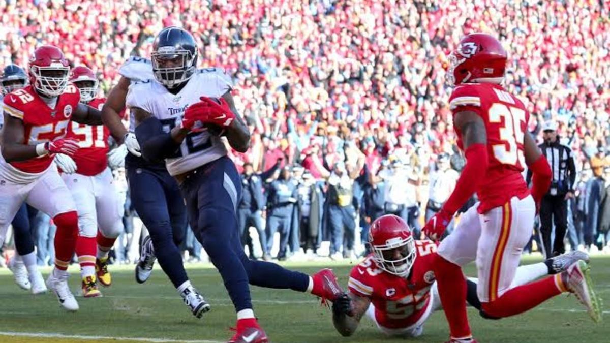 Derrick Henry no pudo seguir haciendo historia en Playoffs