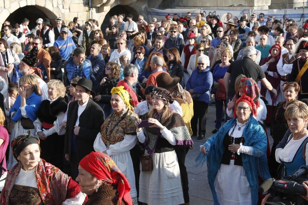 La Reconquista 2019 queda inaugurada con la representación de la destitución del alcalde afrancesado Vázquez Varela en la Praza do Berbés.