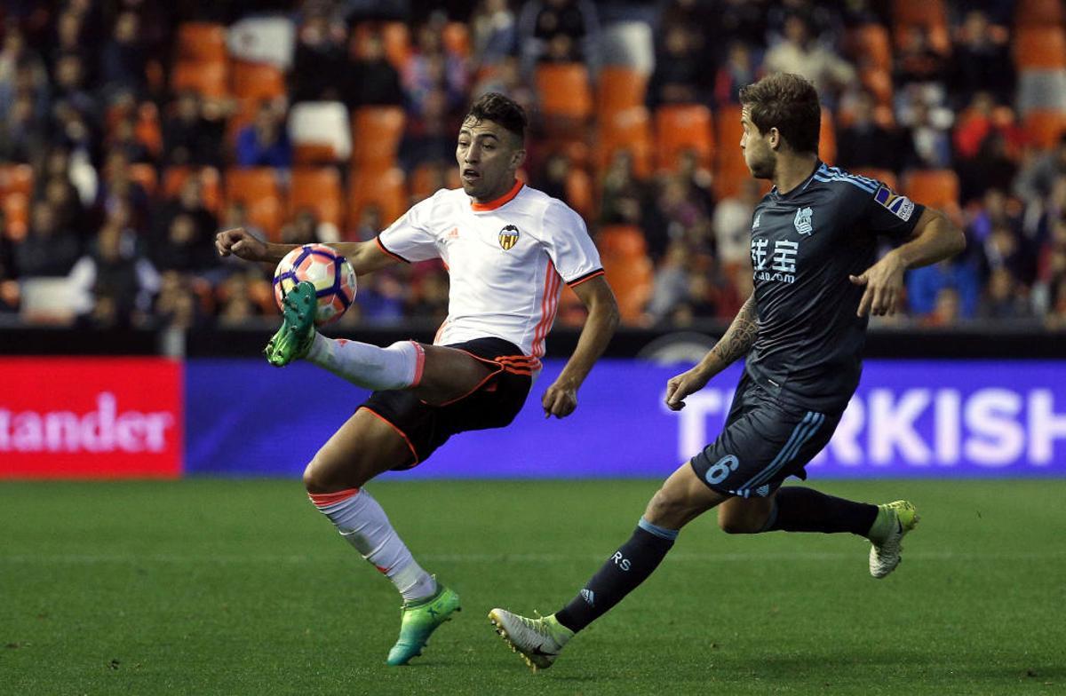 Munir, en un encuentro con el Valencia.
