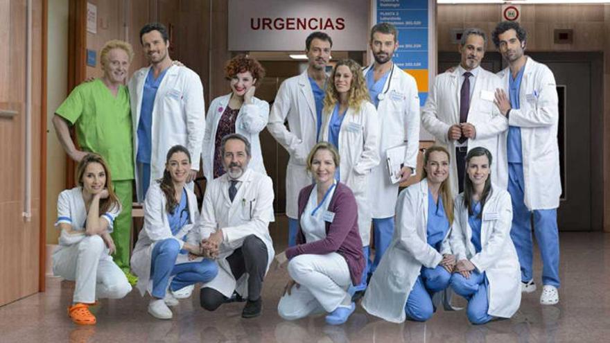 Parte del reparto de Centro médico.