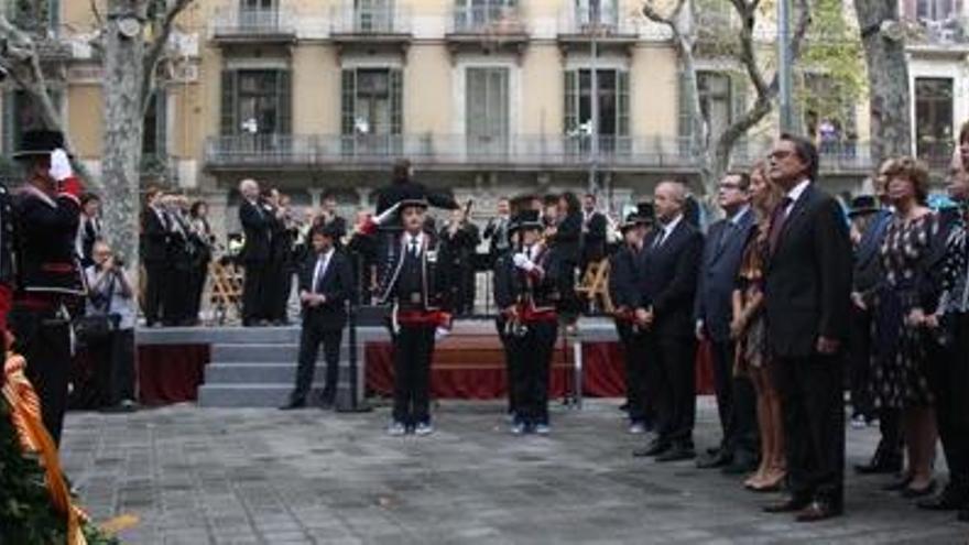 El Govern de la Generalitat en un moment de l&#039;ofrena floral al monument a Rafael de Casanova