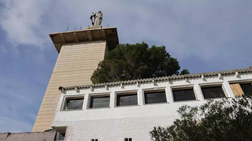 VÍDEO | El Obispado de Mallorca pide el desahucio por lo penal de una familia con menores que okupa el antiguo restaurante de na Burguesa