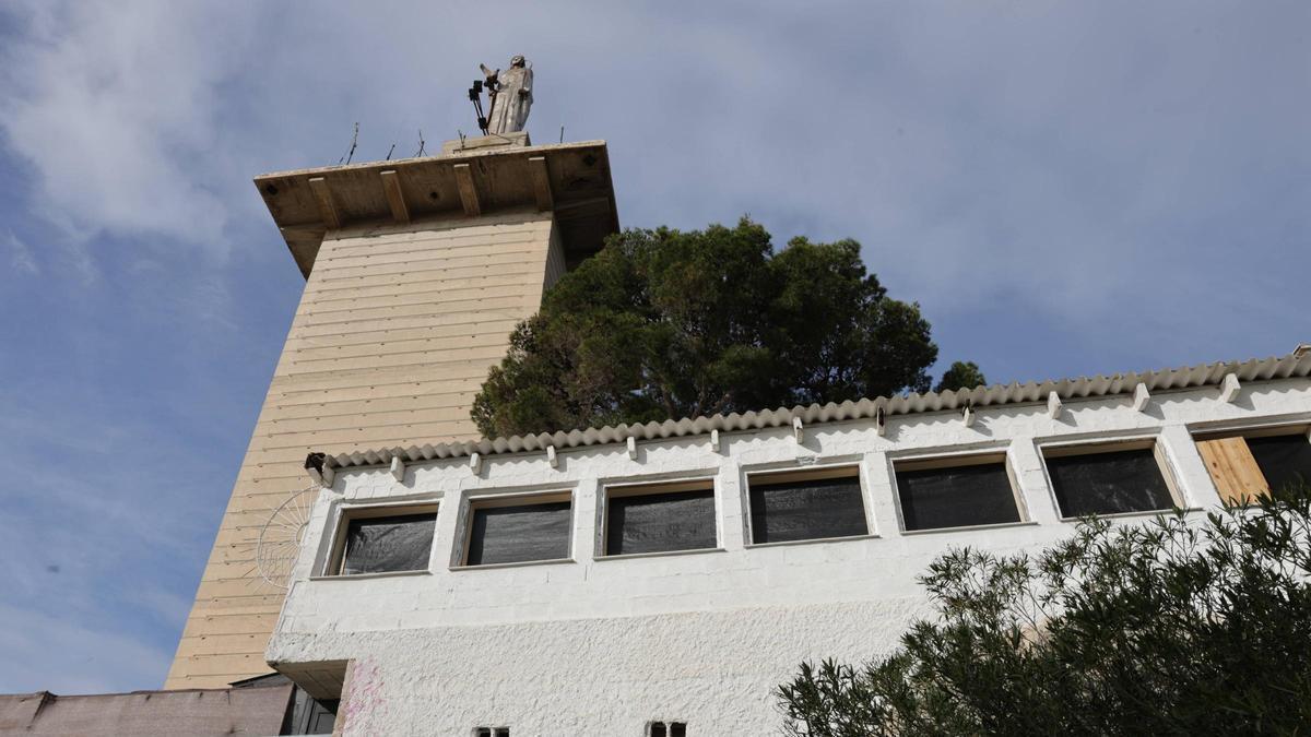El restaurante de na Burguesa está ocupado por una familia on menores.