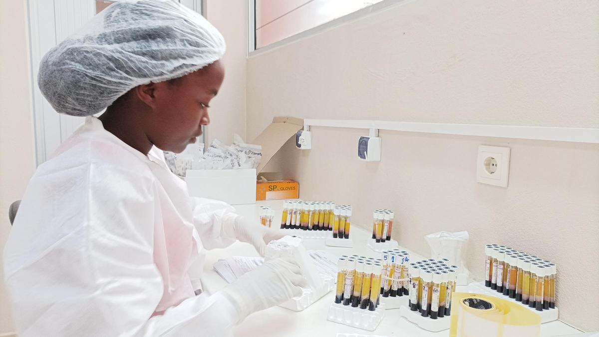 Equip mèdic a Mozambique, un dels països amb major càrrega de malària en el món.