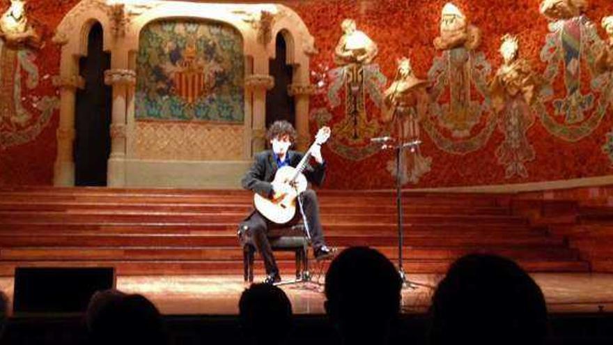 Samuel Diz durante su actuación en el Palau de la Música. // S.D. / E.G.