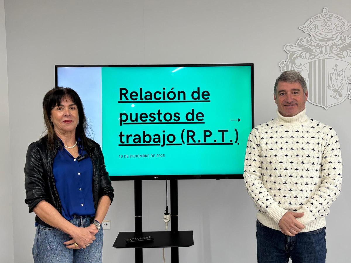 La edil Agustina Rodríguez y el alcalde Pepe Vegara