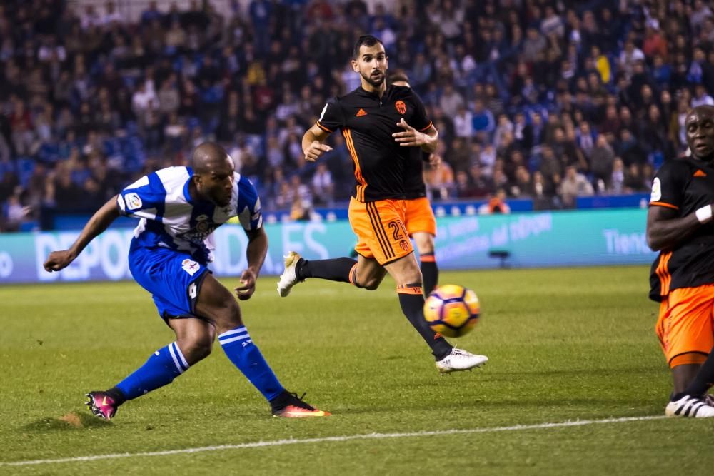 Un Çolak notable librea el ataque con un gran gol y un error suyo propicia el empate (1-1).