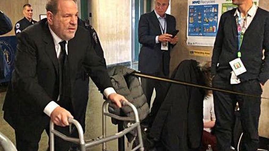 Harvey Weinstein entrant als jutjats de Nova York.