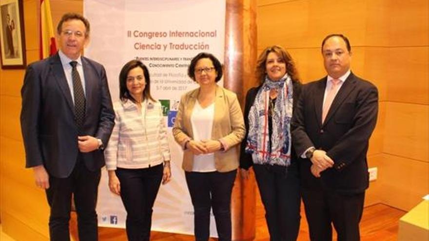 Investigadores y traductores, en un congreso