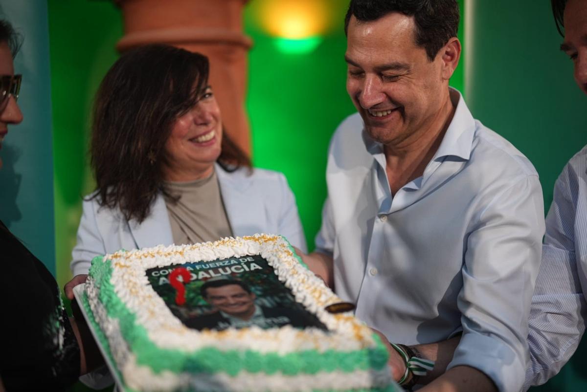 Juanma Moreno el 1 de mayo celebrando su cumpleaños