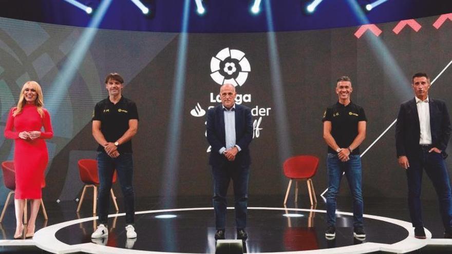 Javier Tebas, en el centro, en el acto de presentación de la liga.