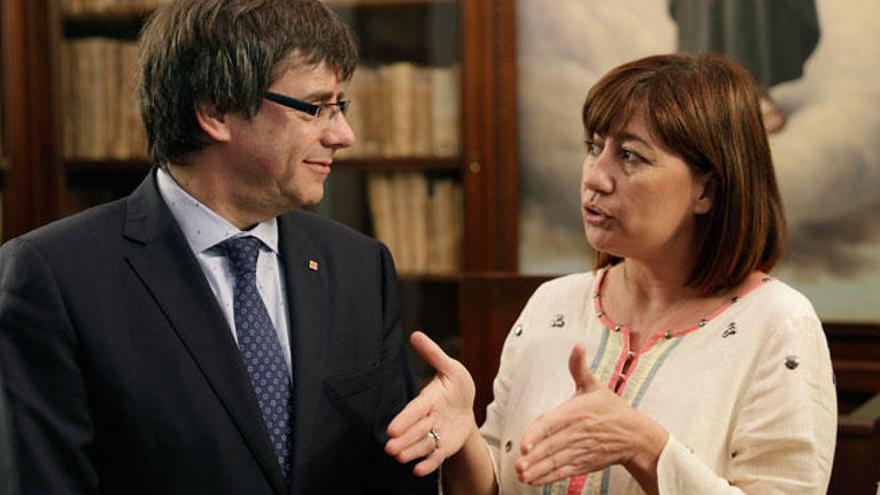 Francina Armengol en un encuentro con Carles Puigdemont celebrado en Palma.