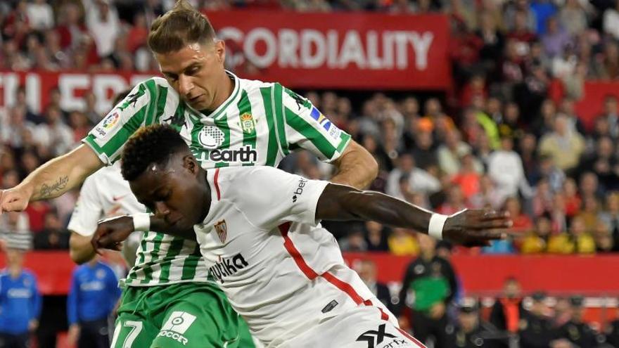 Joaquín durante el derbi Sevilla-Real Betis.