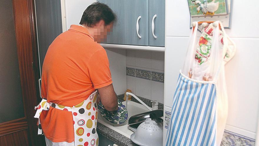 Solo 3 de cada 10 hogares cordobeses comparten las tareas domésticas